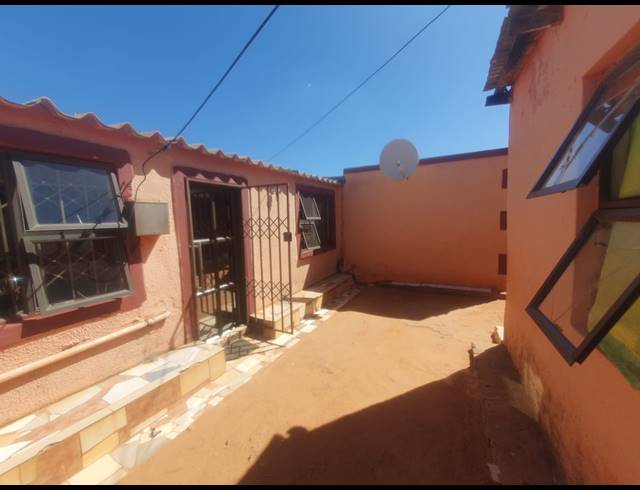 2 BEDROOM HOUSE SOLD IN BRAM FISCHERVILLE